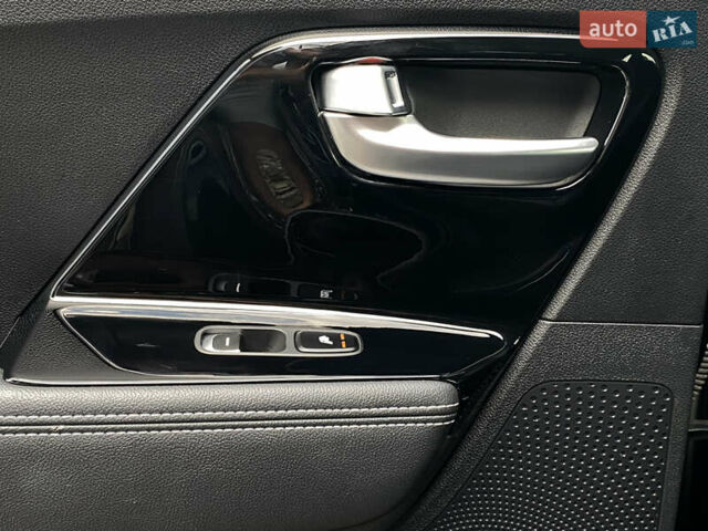 Чорний Кіа Niro, об'ємом двигуна 0 л та пробігом 64 тис. км за 23700 $, фото 10 на Automoto.ua