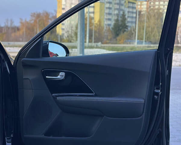 Чорний Кіа Niro, об'ємом двигуна 0 л та пробігом 98 тис. км за 19400 $, фото 34 на Automoto.ua