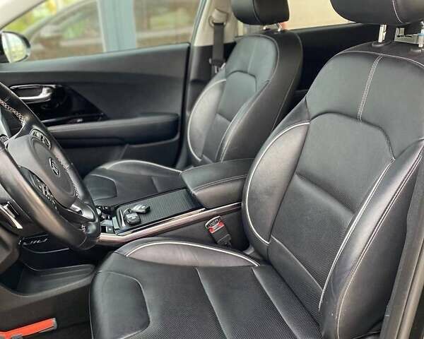 Черный Киа Niro, объемом двигателя 0 л и пробегом 142 тыс. км за 18900 $, фото 12 на Automoto.ua