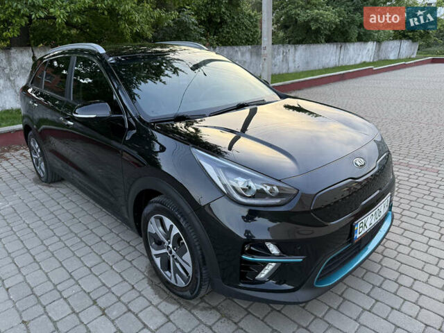 Черный Киа Niro, объемом двигателя 0 л и пробегом 135 тыс. км за 17999 $, фото 1 на Automoto.ua
