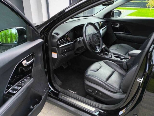 Киа Niro 2020 в Киеве на Automoto.ua Черный Киа Niro, объемом двигателя 1.6 л и пробегом 83 тыс. км за 12800 $, фото 5 на Automoto.ua