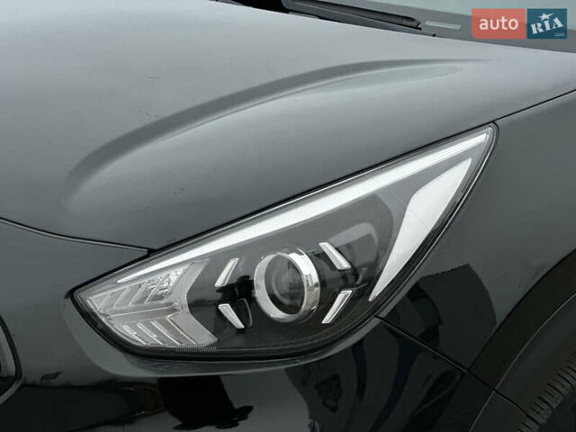 Чорний Кіа Niro, об'ємом двигуна 0 л та пробігом 130 тис. км за 18300 $, фото 23 на Automoto.ua