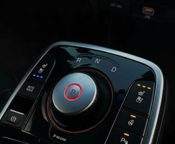 Чорний Кіа Niro, об'ємом двигуна 0 л та пробігом 112 тис. км за 19850 $, фото 30 на Automoto.ua