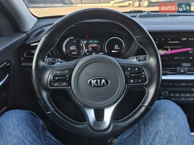 Черный Киа Niro, объемом двигателя 0 л и пробегом 132 тыс. км за 19449 $, фото 49 на Automoto.ua