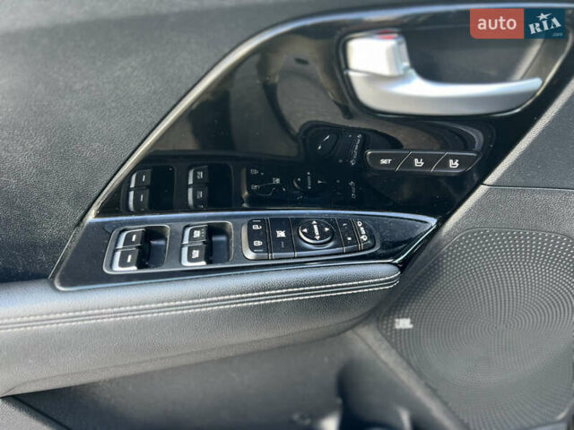 Черный Киа Niro, объемом двигателя 0 л и пробегом 140 тыс. км за 18199 $, фото 45 на Automoto.ua