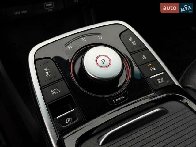 Чорний Кіа Niro, об'ємом двигуна 0 л та пробігом 89 тис. км за 20799 $, фото 59 на Automoto.ua