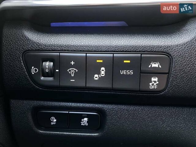 Чорний Кіа Niro, об'ємом двигуна 0 л та пробігом 107 тис. км за 22400 $, фото 4 на Automoto.ua