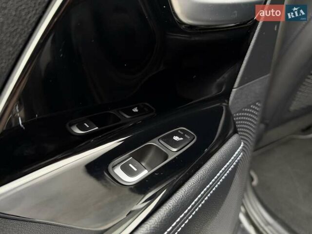 Чорний Кіа Niro, об'ємом двигуна 0 л та пробігом 89 тис. км за 20799 $, фото 61 на Automoto.ua