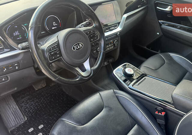 Киа Niro 2020 в Луцке на Automoto.ua Черный Киа Niro, объемом двигателя 0 л и пробегом 155 тыс. км за 19700 $, фото 8 на Automoto.ua