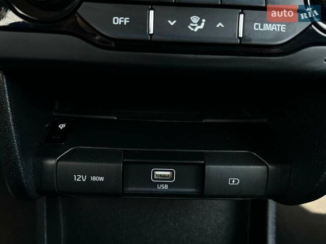 Черный Киа Niro, объемом двигателя 0 л и пробегом 80 тыс. км за 23400 $, фото 10 на Automoto.ua