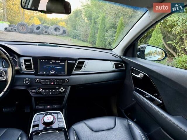 Черный Киа Niro, объемом двигателя 0 л и пробегом 128 тыс. км за 16800 $, фото 89 на Automoto.ua