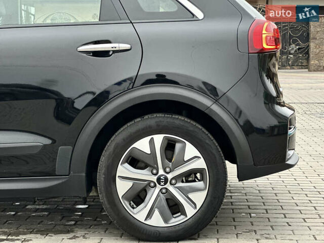 Чорний Кіа Niro, об'ємом двигуна 0 л та пробігом 130 тис. км за 18300 $, фото 17 на Automoto.ua