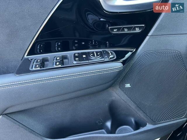Чорний Кіа Niro, об'ємом двигуна 0 л та пробігом 112 тис. км за 20499 $, фото 42 на Automoto.ua
