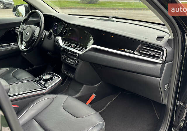 Чорний Кіа Niro, об'ємом двигуна 0 л та пробігом 110 тис. км за 19500 $, фото 64 на Automoto.ua