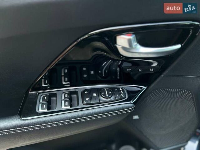 Чорний Кіа Niro, об'ємом двигуна 0 л та пробігом 110 тис. км за 18880 $, фото 10 на Automoto.ua