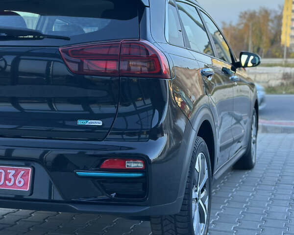 Чорний Кіа Niro, об'ємом двигуна 0 л та пробігом 98 тис. км за 19400 $, фото 18 на Automoto.ua