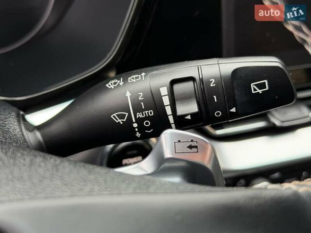 Чорний Кіа Niro, об'ємом двигуна 0 л та пробігом 89 тис. км за 20799 $, фото 50 на Automoto.ua