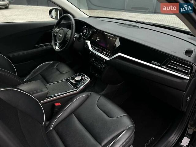 Чорний Кіа Niro, об'ємом двигуна 0 л та пробігом 134 тис. км за 18950 $, фото 36 на Automoto.ua