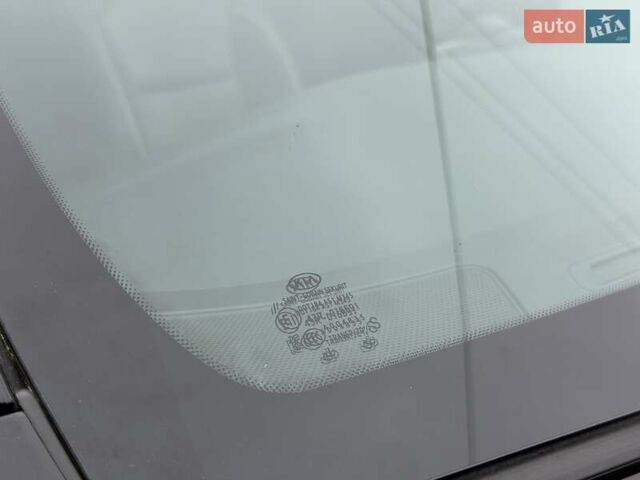 Чорний Кіа Niro, об'ємом двигуна 0 л та пробігом 89 тис. км за 20799 $, фото 30 на Automoto.ua