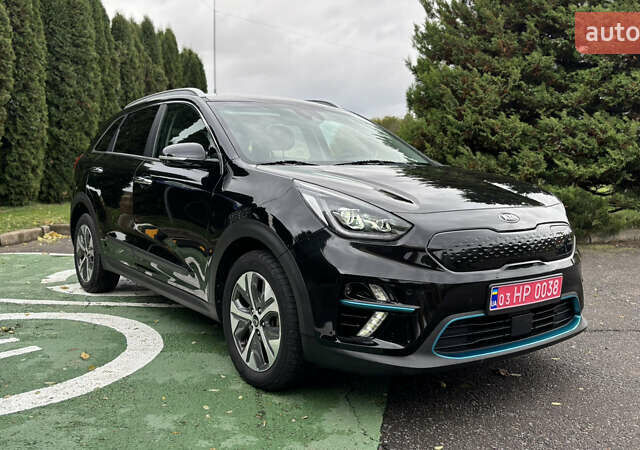 Чорний Кіа Niro, об'ємом двигуна 0 л та пробігом 110 тис. км за 19500 $, фото 8 на Automoto.ua