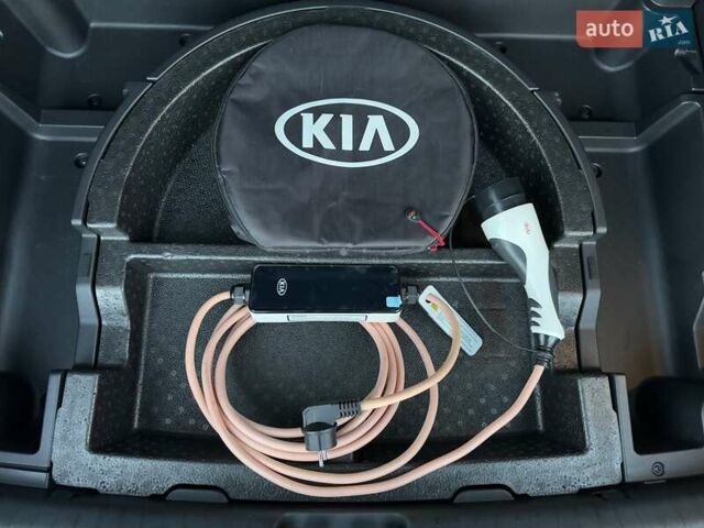 Черный Киа Niro, объемом двигателя 0 л и пробегом 98 тыс. км за 20999 $, фото 56 на Automoto.ua