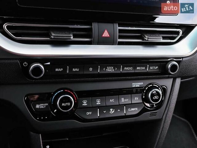 Чорний Кіа Niro, об'ємом двигуна 0 л та пробігом 115 тис. км за 20700 $, фото 55 на Automoto.ua