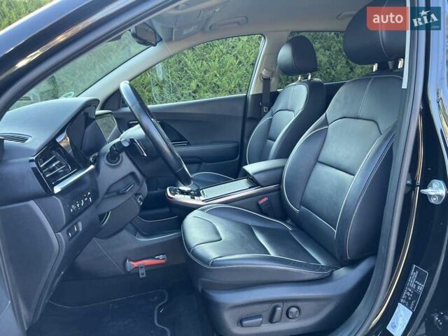 Чорний Кіа Niro, об'ємом двигуна 0 л та пробігом 112 тис. км за 20499 $, фото 40 на Automoto.ua