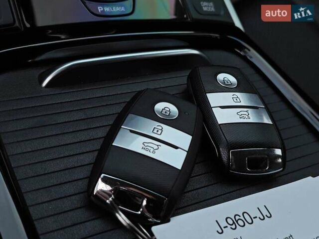 Чорний Кіа Niro, об'ємом двигуна 0 л та пробігом 115 тис. км за 20700 $, фото 53 на Automoto.ua