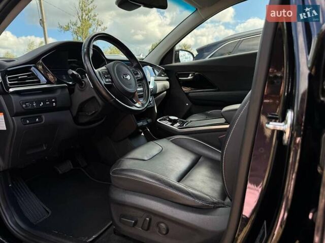 Чорний Кіа Niro, об'ємом двигуна 0 л та пробігом 69 тис. км за 23200 $, фото 35 на Automoto.ua