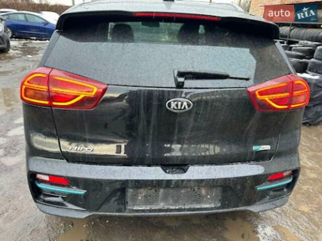 Чорний Кіа Niro, об'ємом двигуна 0 л та пробігом 143 тис. км за 17800 $, фото 6 на Automoto.ua
