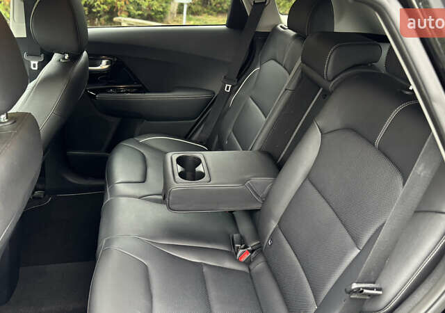 Чорний Кіа Niro, об'ємом двигуна 0 л та пробігом 110 тис. км за 19500 $, фото 59 на Automoto.ua