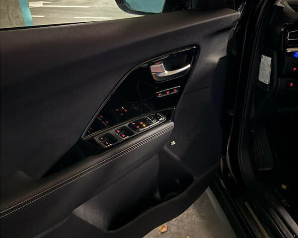 Чорний Кіа Niro, об'ємом двигуна 0 л та пробігом 107 тис. км за 18999 $, фото 6 на Automoto.ua