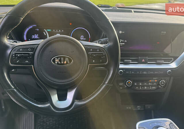 Киа Niro 2020 в Луцке на Automoto.ua Черный Киа Niro, объемом двигателя 0 л и пробегом 155 тыс. км за 19700 $, фото 7 на Automoto.ua
