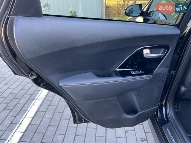 Чорний Кіа Niro, об'ємом двигуна 0 л та пробігом 112 тис. км за 20499 $, фото 36 на Automoto.ua