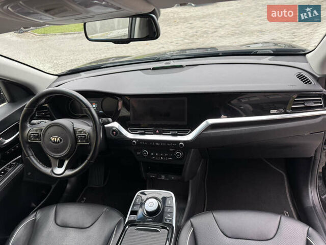 Чорний Кіа Niro, об'ємом двигуна 0 л та пробігом 109 тис. км за 17499 $, фото 34 на Automoto.ua