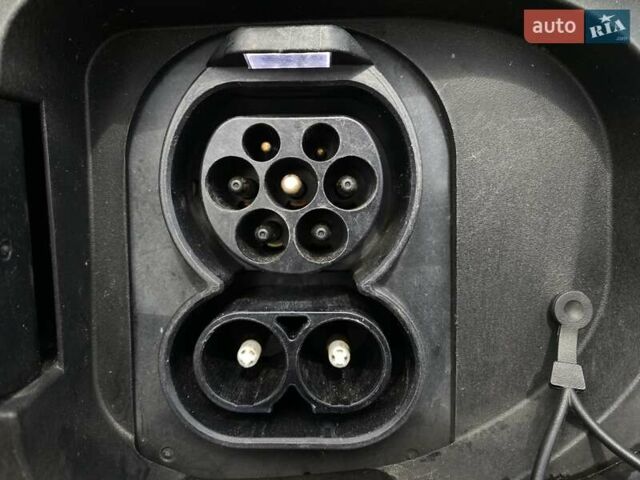 Чорний Кіа Niro, об'ємом двигуна 0 л та пробігом 107 тис. км за 22400 $, фото 24 на Automoto.ua