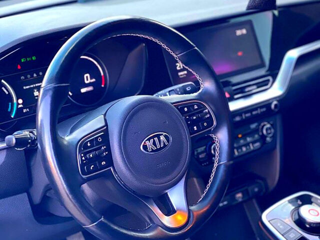 Чорний Кіа Niro, об'ємом двигуна 0.15 л та пробігом 107 тис. км за 20500 $, фото 8 на Automoto.ua
