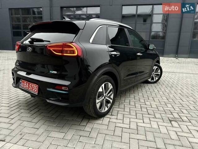 Чорний Кіа Niro, об'ємом двигуна 0 л та пробігом 134 тис. км за 18950 $, фото 7 на Automoto.ua