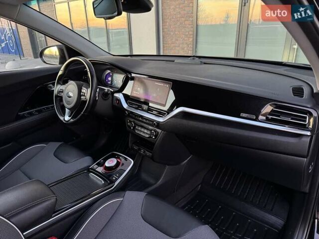 Черный Киа Niro, объемом двигателя 0 л и пробегом 110 тыс. км за 17999 $, фото 54 на Automoto.ua