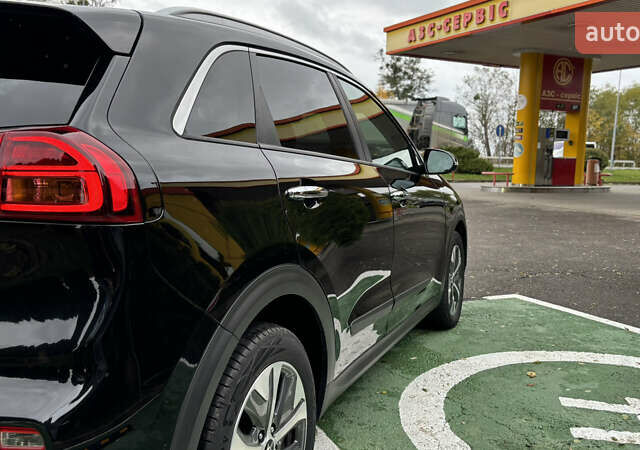 Чорний Кіа Niro, об'ємом двигуна 0 л та пробігом 110 тис. км за 19500 $, фото 16 на Automoto.ua