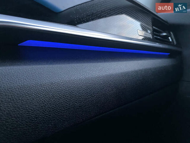 Чорний Кіа Niro, об'ємом двигуна 0 л та пробігом 64 тис. км за 22700 $, фото 4 на Automoto.ua