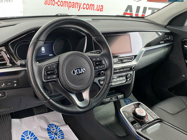 Чорний Кіа Niro, об'ємом двигуна 0 л та пробігом 70 тис. км за 22350 $, фото 5 на Automoto.ua
