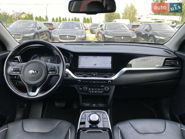 Чорний Кіа Niro, об'ємом двигуна 0 л та пробігом 64 тис. км за 22700 $, фото 62 на Automoto.ua