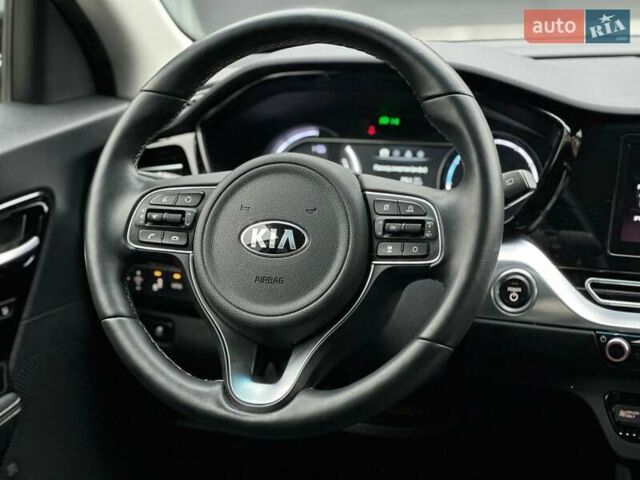 Чорний Кіа Niro, об'ємом двигуна 0 л та пробігом 134 тис. км за 18950 $, фото 19 на Automoto.ua