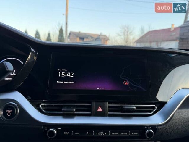 Чорний Кіа Niro, об'ємом двигуна 0 л та пробігом 69 тис. км за 21500 $, фото 23 на Automoto.ua