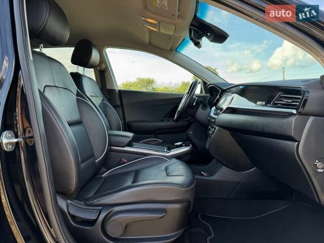 Чорний Кіа Niro, об'ємом двигуна 0 л та пробігом 69 тис. км за 23200 $, фото 80 на Automoto.ua
