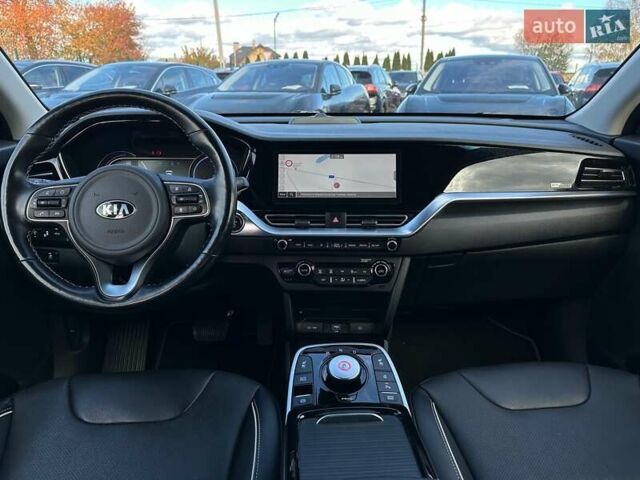 Чорний Кіа Niro, об'ємом двигуна 0 л та пробігом 68 тис. км за 24200 $, фото 77 на Automoto.ua