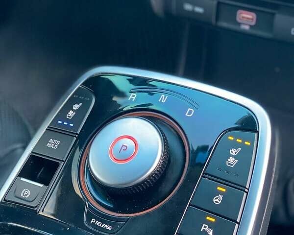 Чорний Кіа Niro, об'ємом двигуна 0 л та пробігом 108 тис. км за 19300 $, фото 20 на Automoto.ua