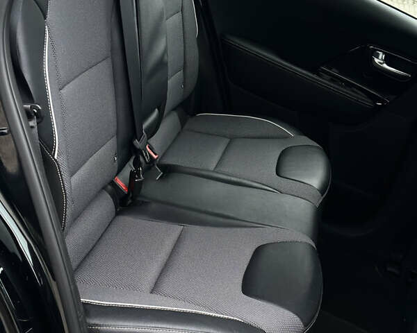 Чорний Кіа Niro, об'ємом двигуна 0 л та пробігом 130 тис. км за 18300 $, фото 46 на Automoto.ua