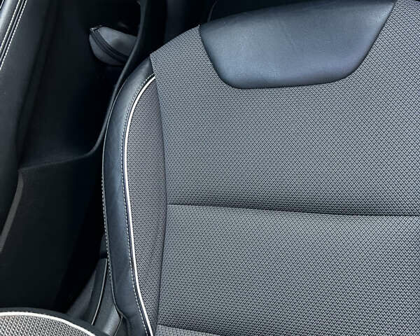 Чорний Кіа Niro, об'ємом двигуна 0 л та пробігом 65 тис. км за 16499 $, фото 23 на Automoto.ua